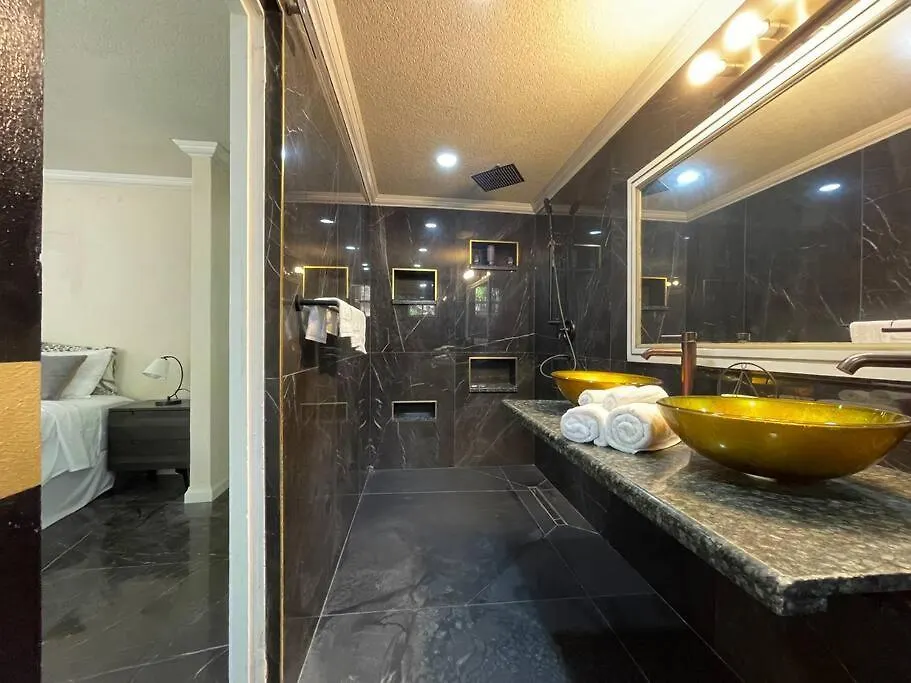 Barbados Exotic Luxury Living Lejlighed Christchurch 0*,